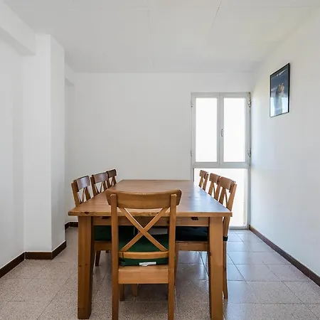 Spacious 4 Bed 2 Bath Flat Minutes From The Beach Lägenhet