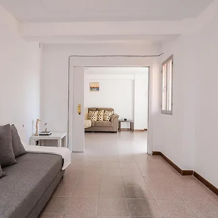 Spacious 4 Bed 2 Bath Flat Minutes From The Beach Lägenhet