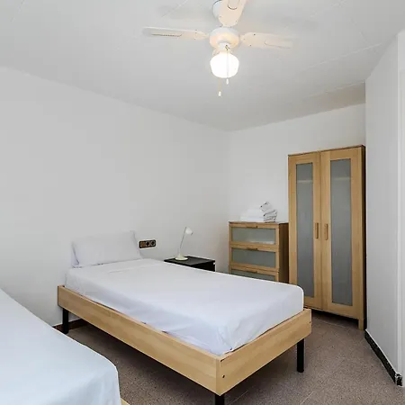 Apartment Spacious 4 Bed 2 Bath Flat Minutes From The Beach *