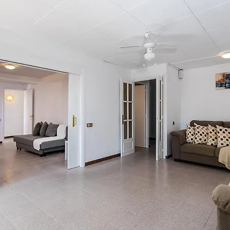 Spacious 4 Bed 2 Bath Flat Minutes From The Beach Apartment Barcelona