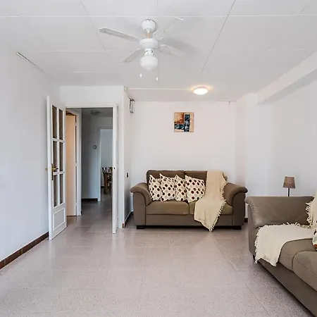 Spacious 4 Bed 2 Bath Flat Minutes From The Beach Apartment Barcelona